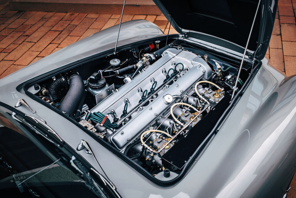 Nach dem Kauf liefert Aston Martin noch einen neu produzierten Motor dazu.
